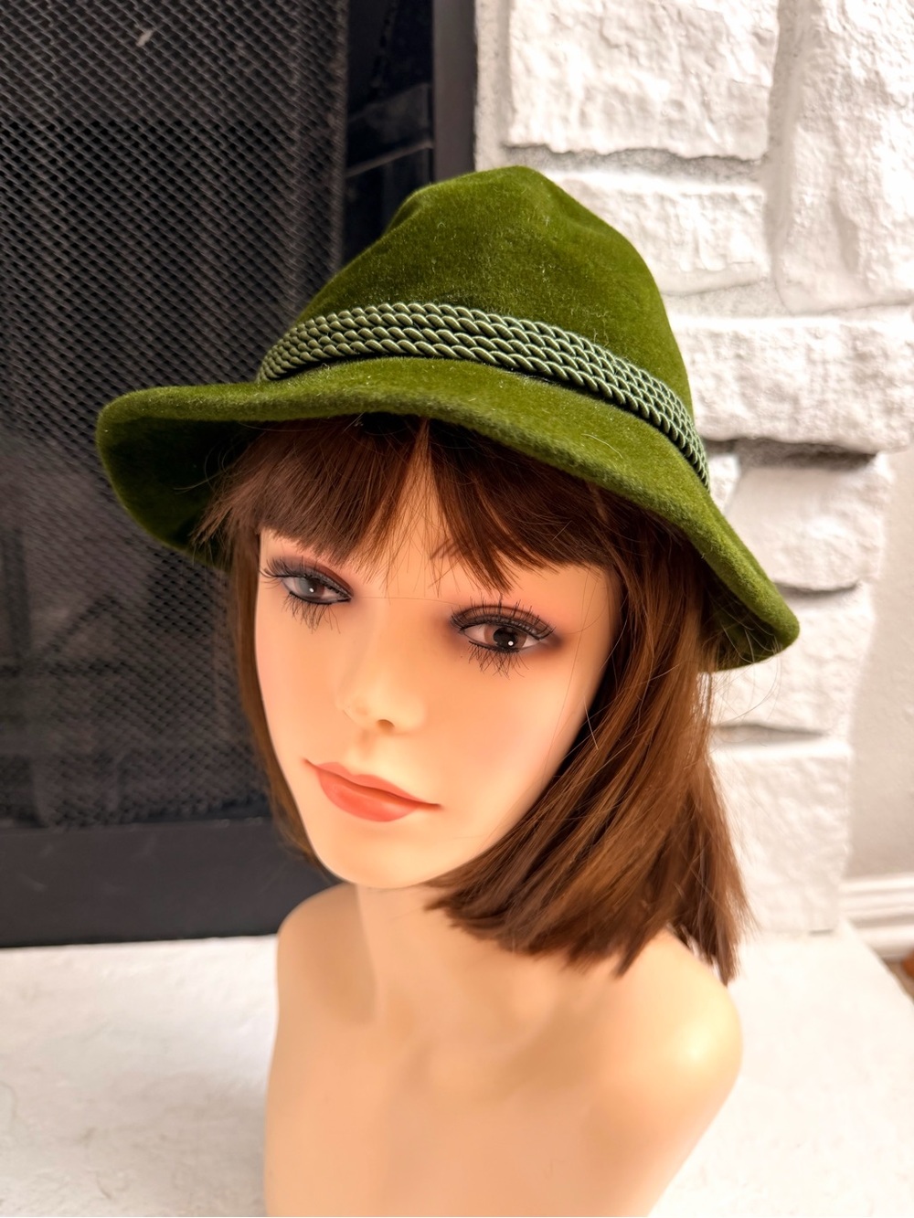 Vintage Austrian Green Felt Tyrolean Hat Hutmacher Wien 21” Alpine Cord